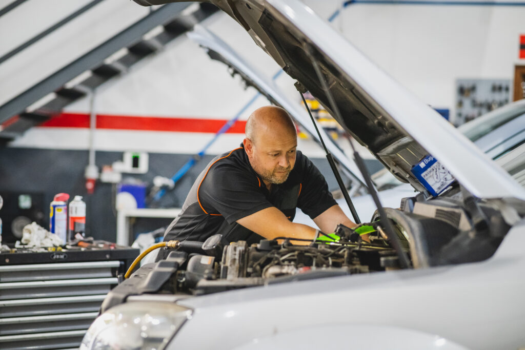 Herramientas que no deben faltar en un taller mecánico